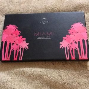 Miami eyeshadow pallet